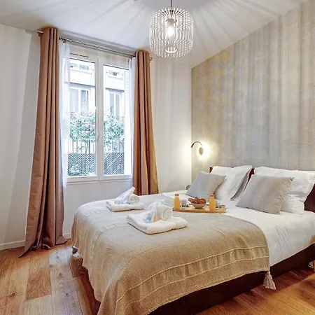 Lägenhet Luxueuse Haussmanienne Confort Et Elegance